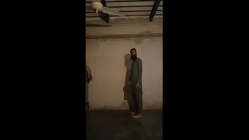 Hot Pakistani Girl Goes Viral