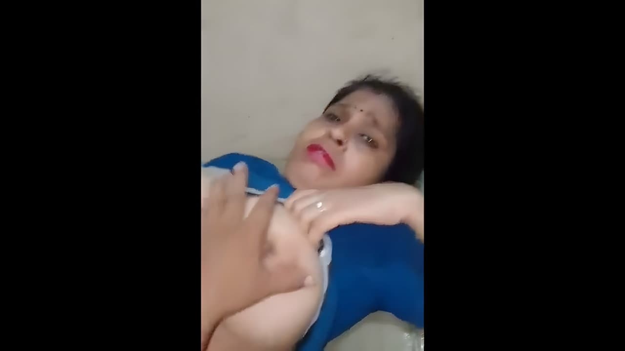 Horny Aunty Gets Fucked Hard By Young Neighbor