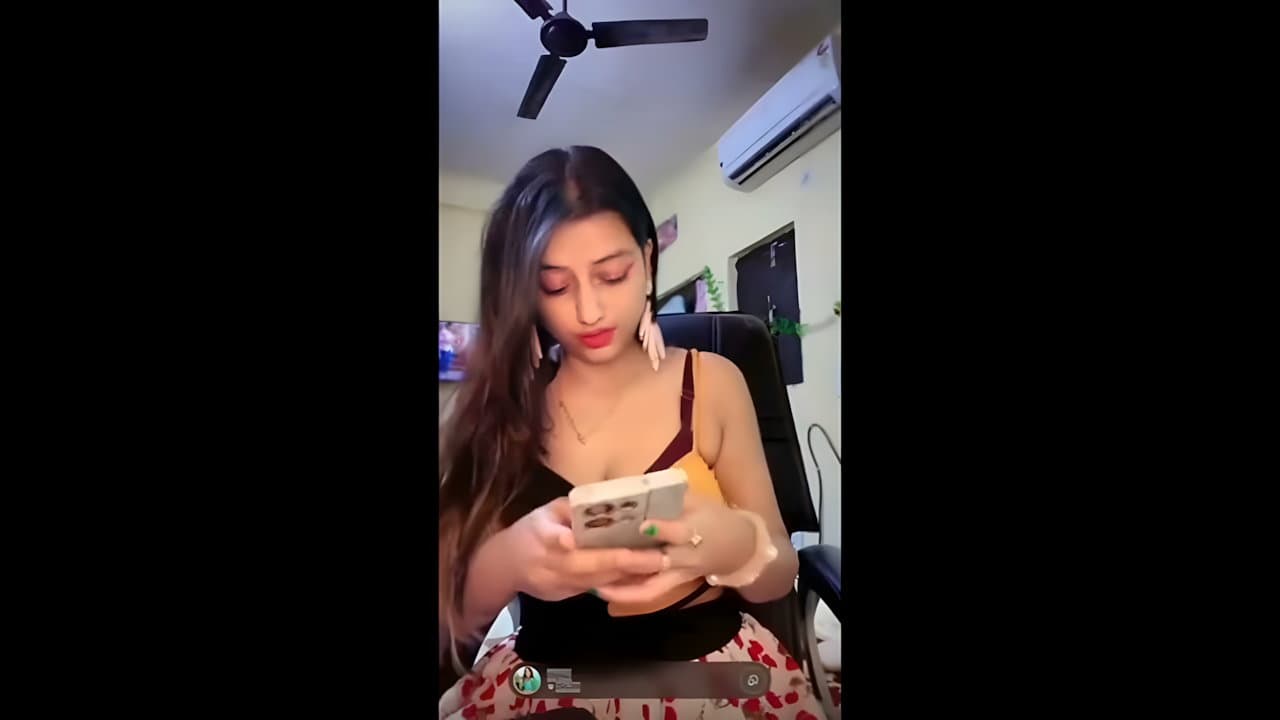 Hot Zoya Playing with Boobs on Chamet Live