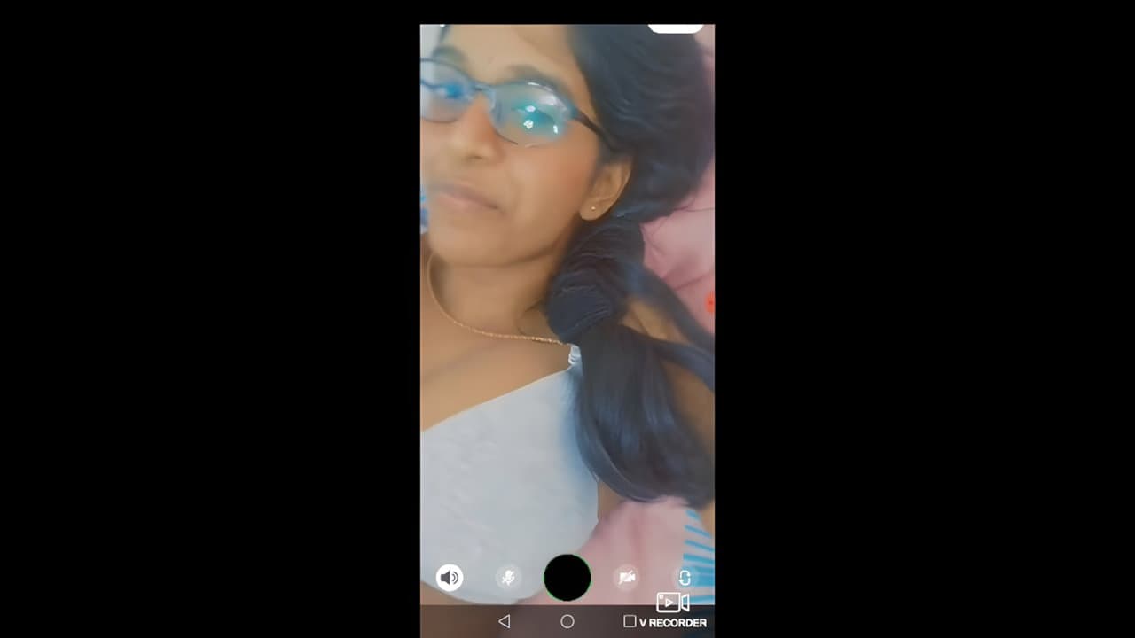 Hot Tamil Girl Seductive Show