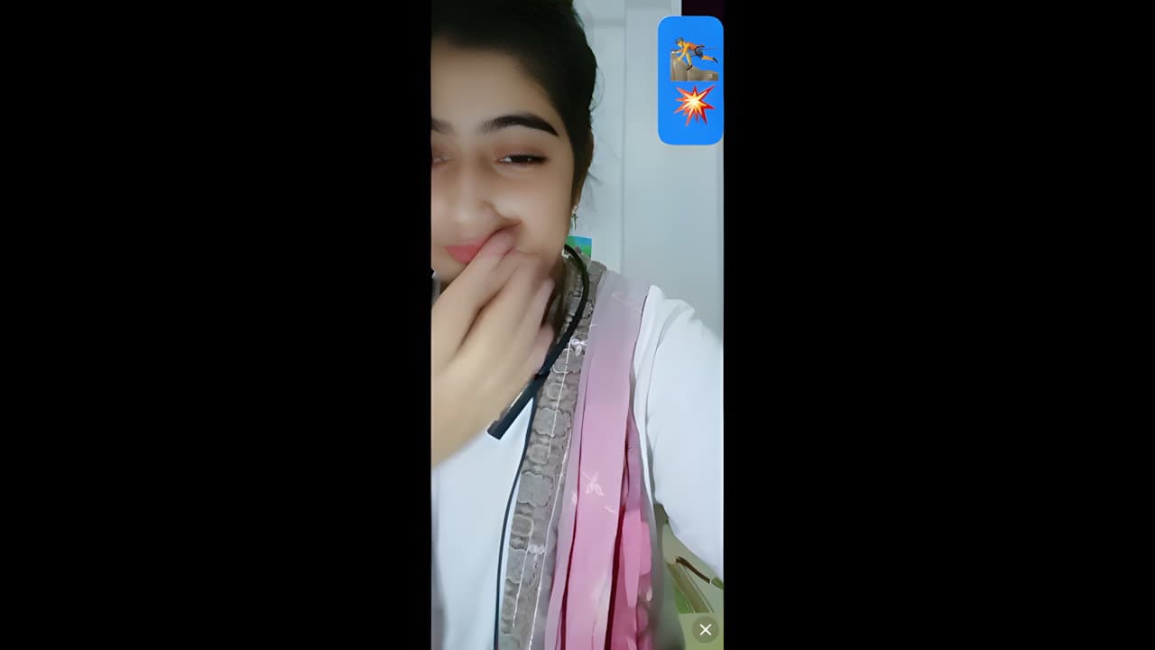 Cute Bengali Chamet Girl Hot Show (2)