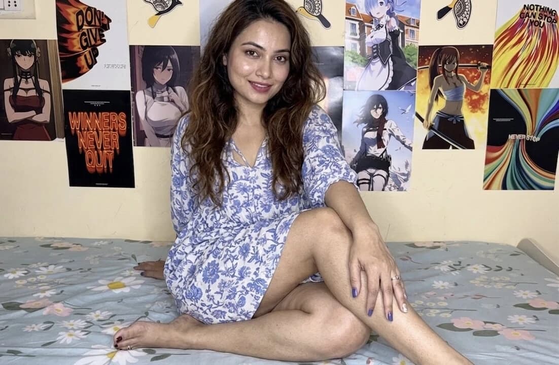 Indian Bhabhi Gets Doggy Fucked And Accidental Creampie