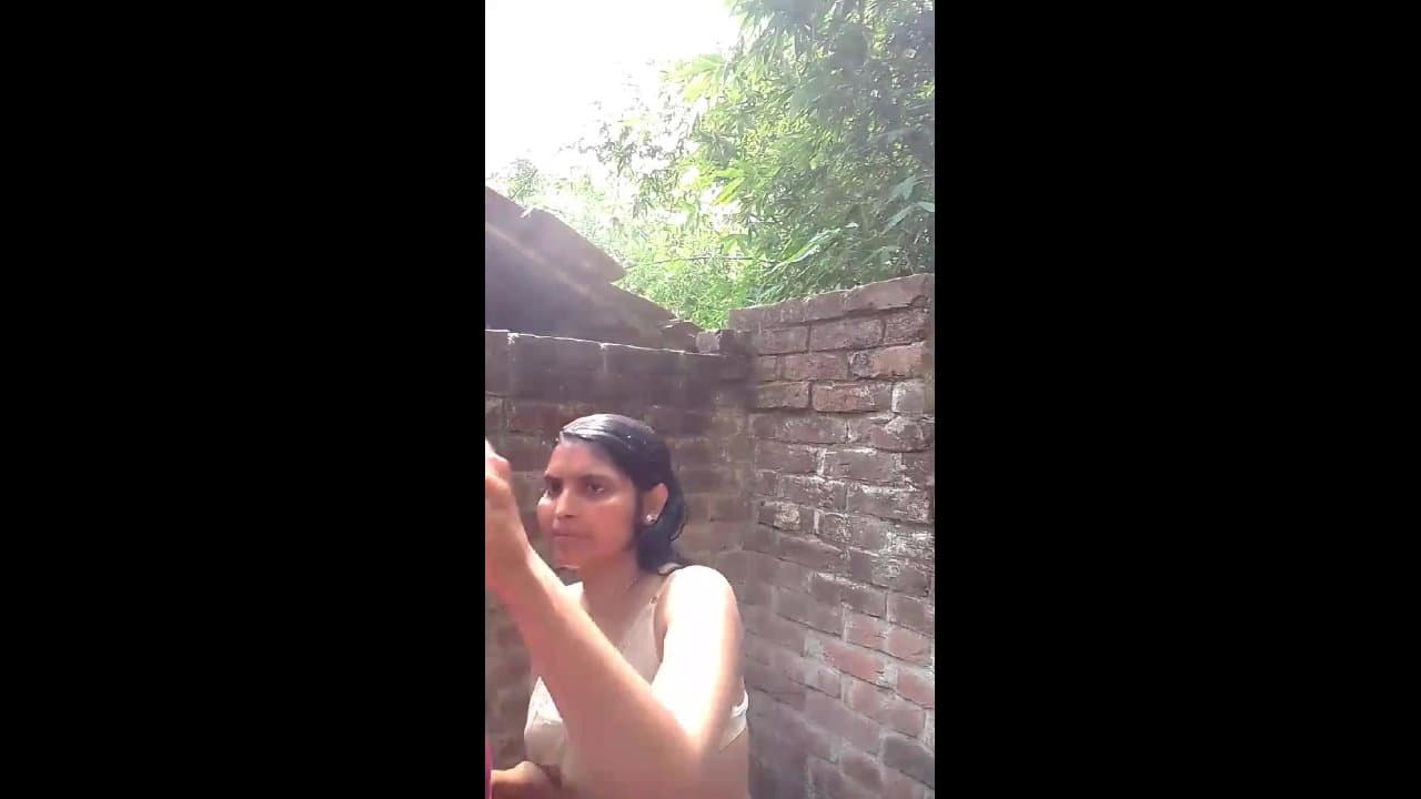 Beautiful Village Bhabhi Sensual Bathing Session