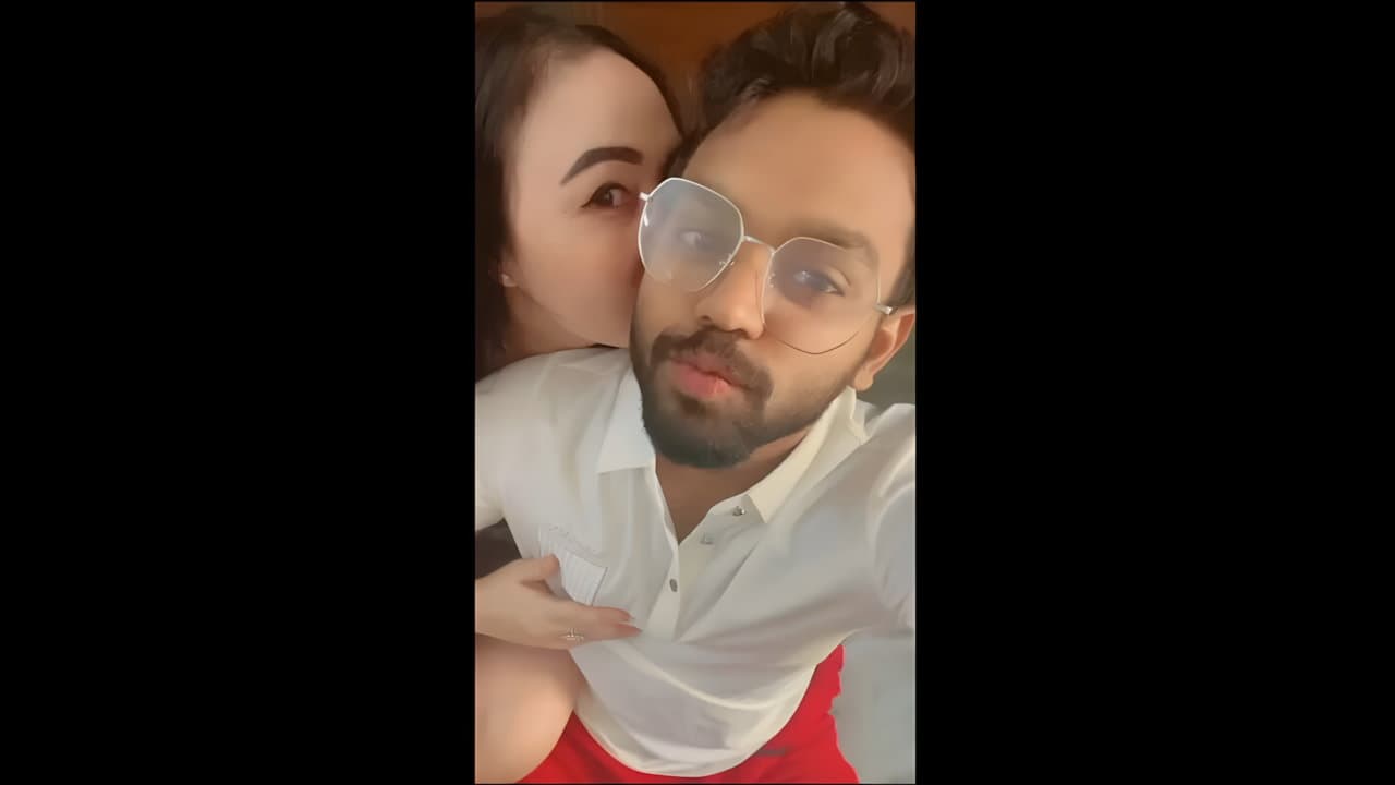 Mallu Guy Pounds His Hot Foreigner Girlfriend