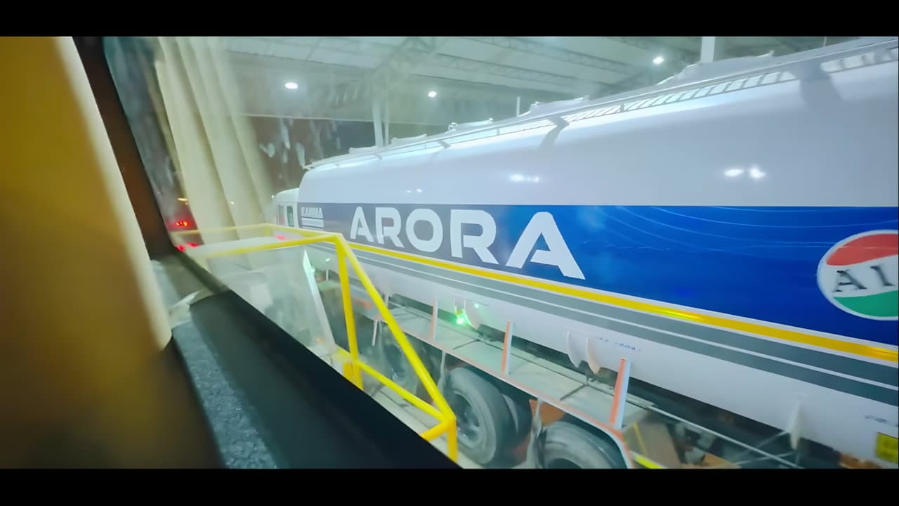 Risky Indian Couple Hard Fuck in Running Train
