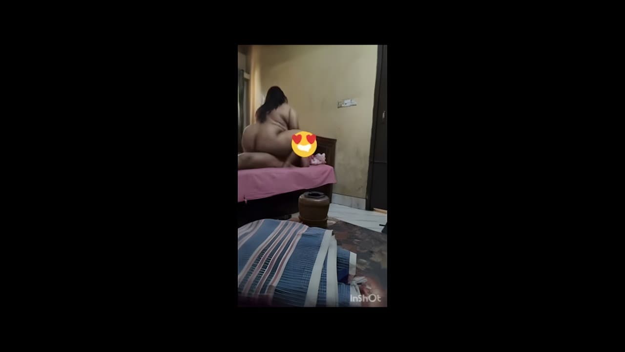 Big Ass Thick Bhabhi Teasing Her Juicy Curves