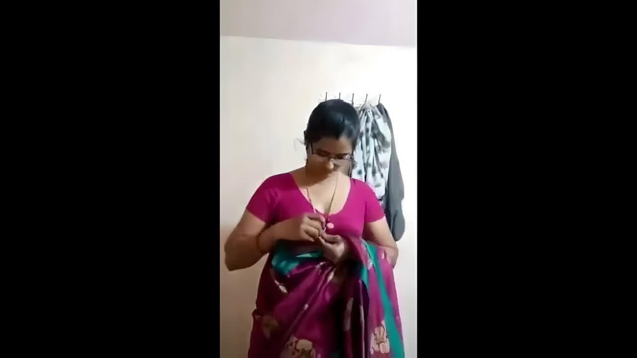 Nurse Aunty Gets Fully Nude for Doctor