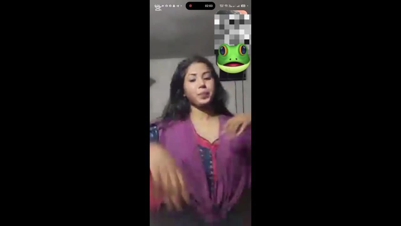 Hot Bengali Girlfriend Stripping Seductively For Her Lover