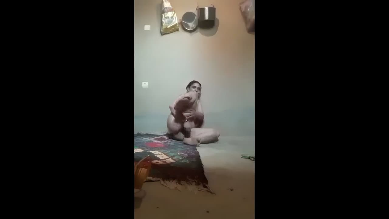 Horny Girl Fucks Her Pussy with Thick Brinjal