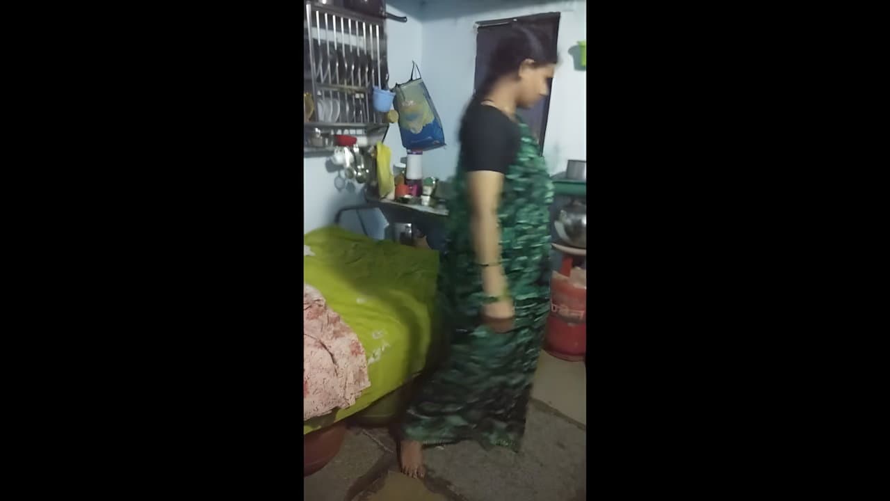 Seductive Aunty Strips Saari for Lover