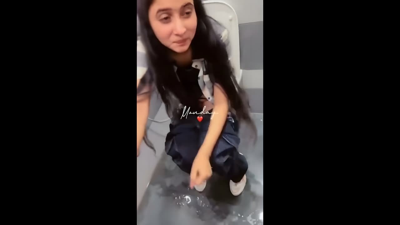Beautiful Punjabi Girl Blowjob and Hard Fucking (1)