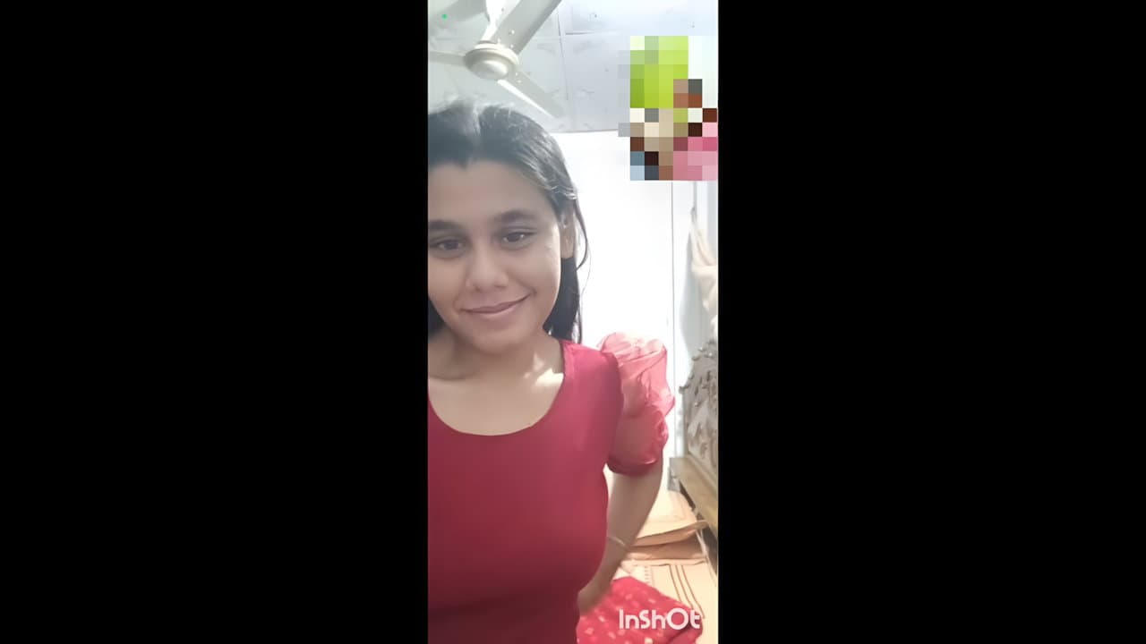 Cheater Girl Fingers Her Wet Pussy On Video Call With Multiple Guys